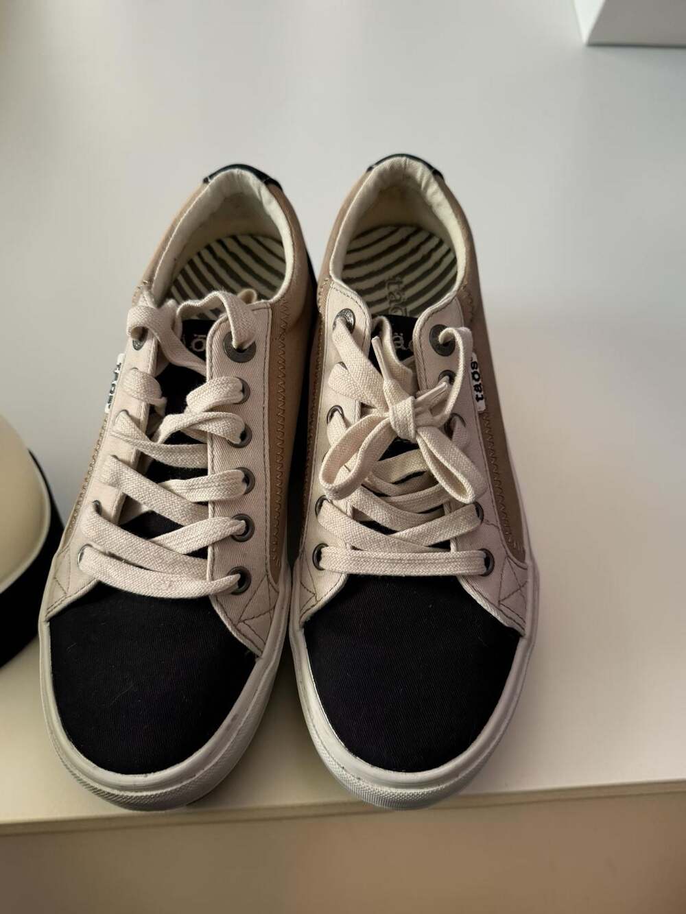 Taos Plim Soul Canvas Sneakers Women's Size 7